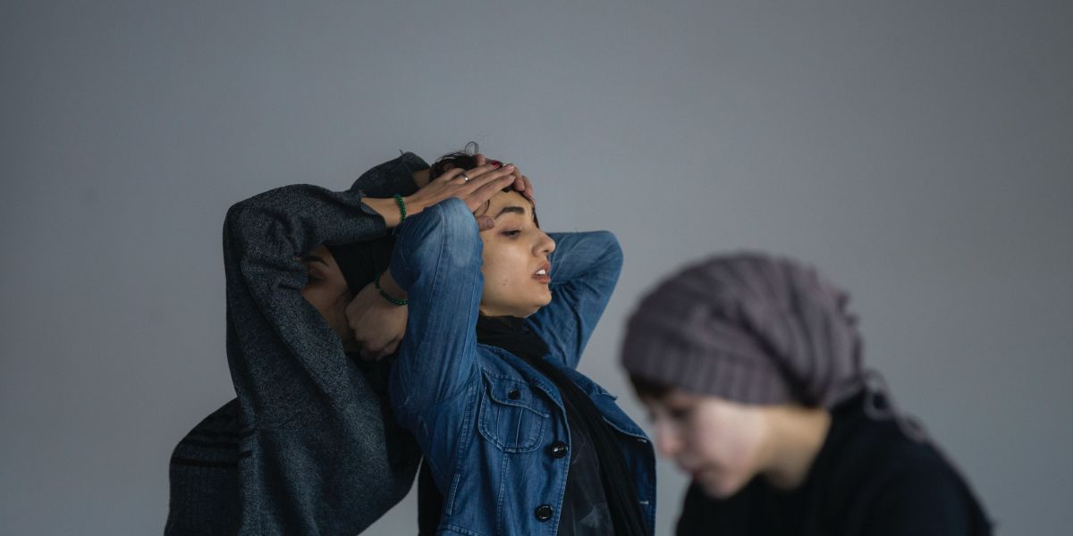  Foto von <a href="https://unsplash.com/@mostafa_meraji?utm_source=unsplash&utm_medium=referral&utm_content=creditCopyText">mostafa meraji</a> auf <a href="https://unsplash.com/de/s/fotos/theater?utm_source=unsplash&utm_medium=referral&utm_content=creditCopyText">Unsplash</a>   